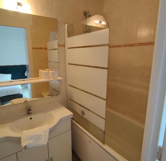 חדר סופריור עם טרסה, Hôtel Restaurant La Voile Bleue