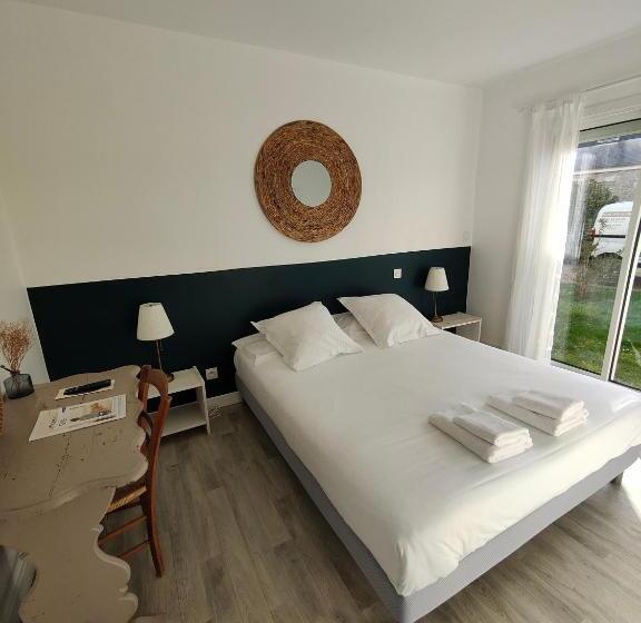 חדר סופריור עם טרסה, Hôtel Restaurant La Voile Bleue