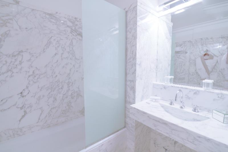 سوییت لوکس, Hôtel Lancaster Paris Champs Elysées