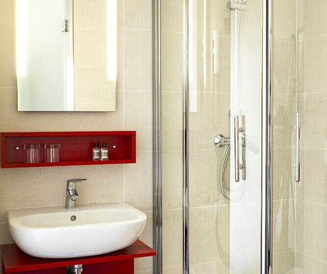 غرفة قياسية, Le Pere Leon