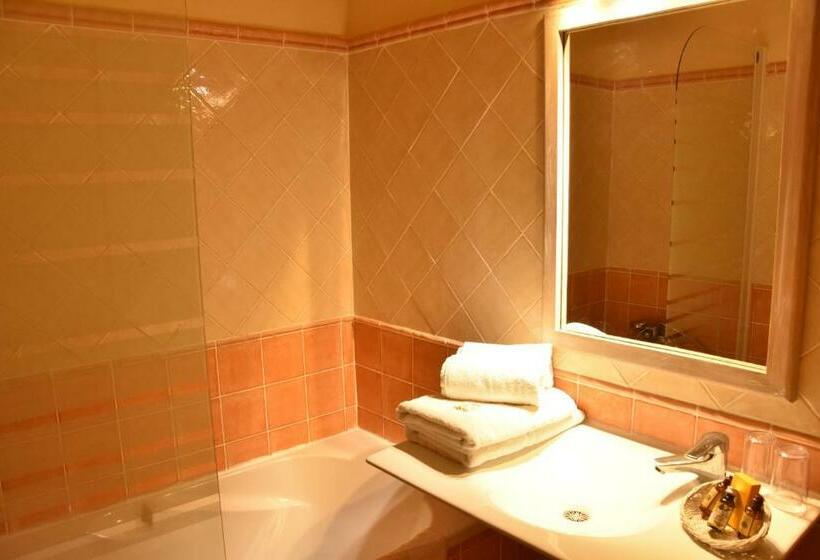 基本间, Les Mazets Des Roches