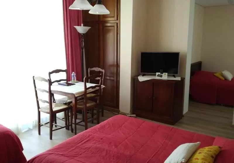 ファミリールーム, Logis Hôtel Notre Dame   Restaurant Ouvert Midi Et Soir Sauf Dimanche Soir