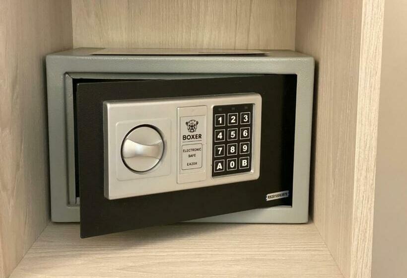 اتاق عادی, Majestic