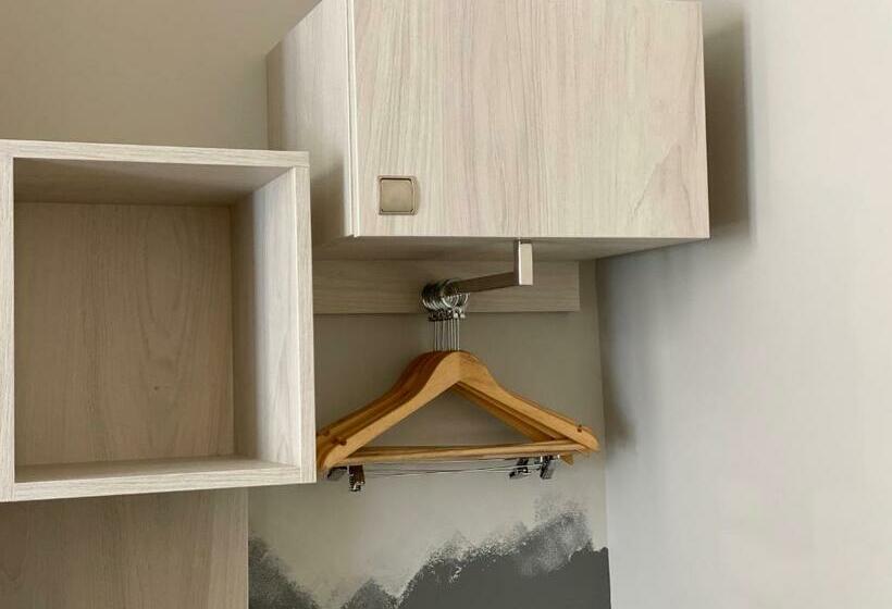 اتاق عادی, Majestic