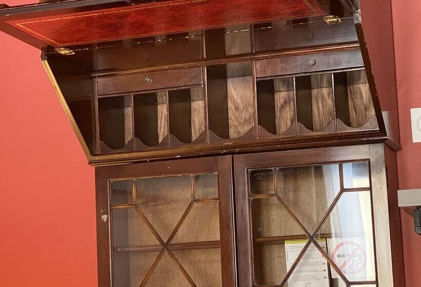 اتاق خانوادگی, Majestic