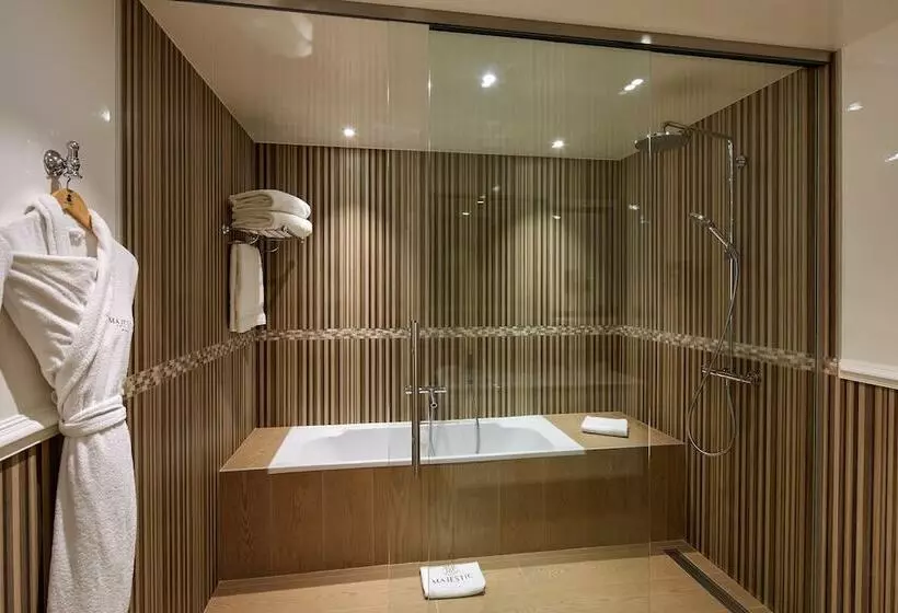 سوییت خانوادگی, Majestic Hotel Spa Champs Elysées