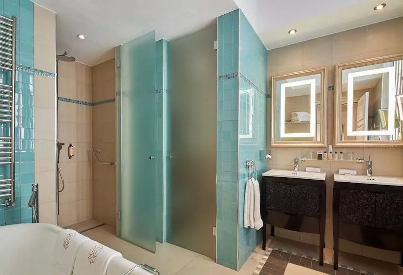 سوییت پرستیژ, Majestic Hotel Spa Champs Elysées