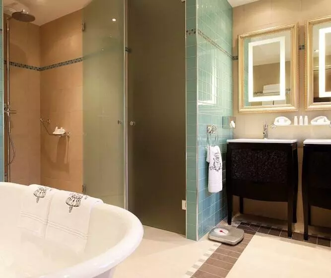 سوییت پرستیژ, Majestic Hotel Spa Champs Elysées