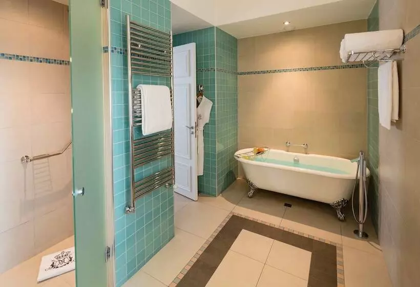 سوییت پرستیژ, Majestic Hotel Spa Champs Elysées