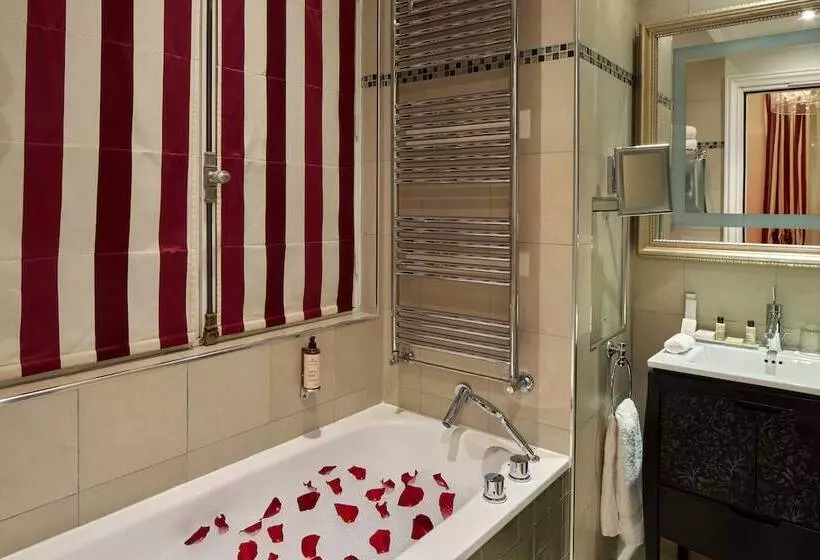 سوییت جونیور لوکس, Majestic Hotel Spa Champs Elysées