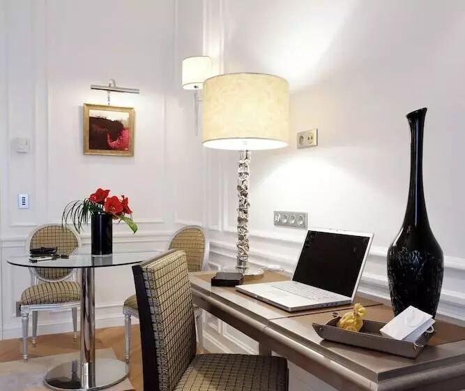 سوییت جونیور لوکس, Majestic Hotel Spa Champs Elysées
