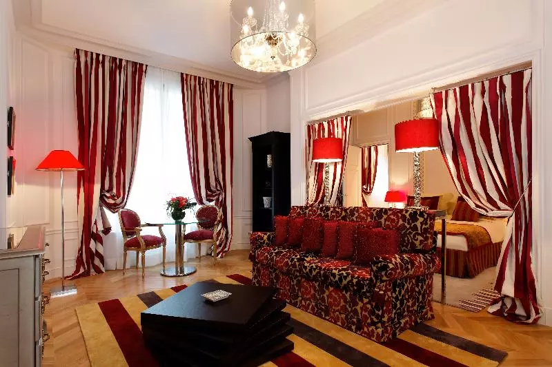 سوییت جونیور, Majestic Hotel Spa Champs Elysées