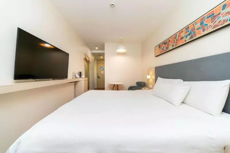 سوییت جونیور, Majestic Hotel Spa Champs Elysées