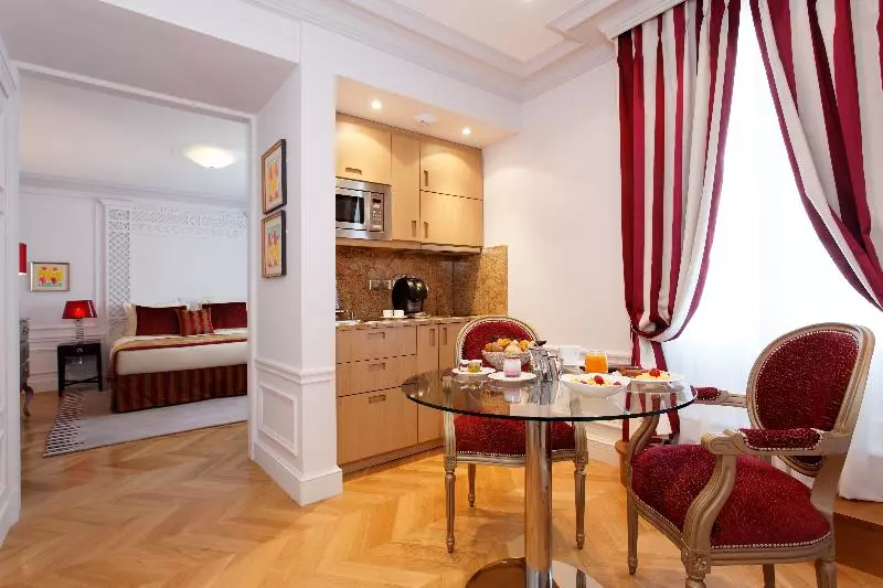 اتاق لوکس, Majestic Hotel Spa Champs Elysées