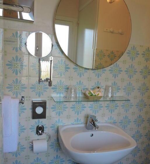 חדר בסיסי, Mas Djoliba