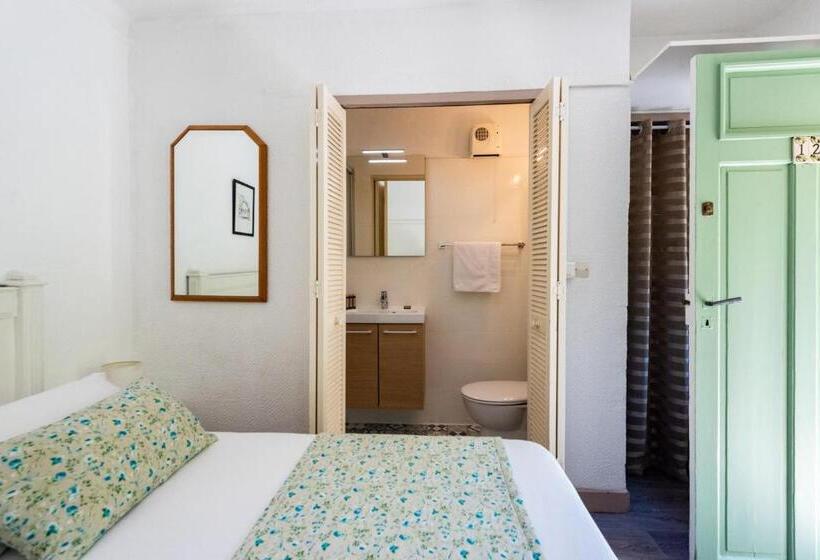 חדר יחיד עם טרסה, Mas Djoliba