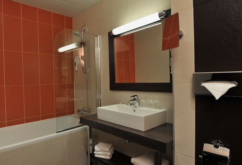 Номер Стандарт Трехместный, Mercure Maurepas Saint Quentin