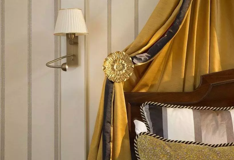 スーペリアールーム, Hôtel Napoleon Paris