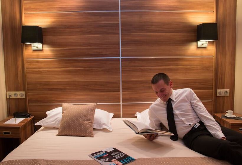 家庭间, Novel Restaurant La Mamma