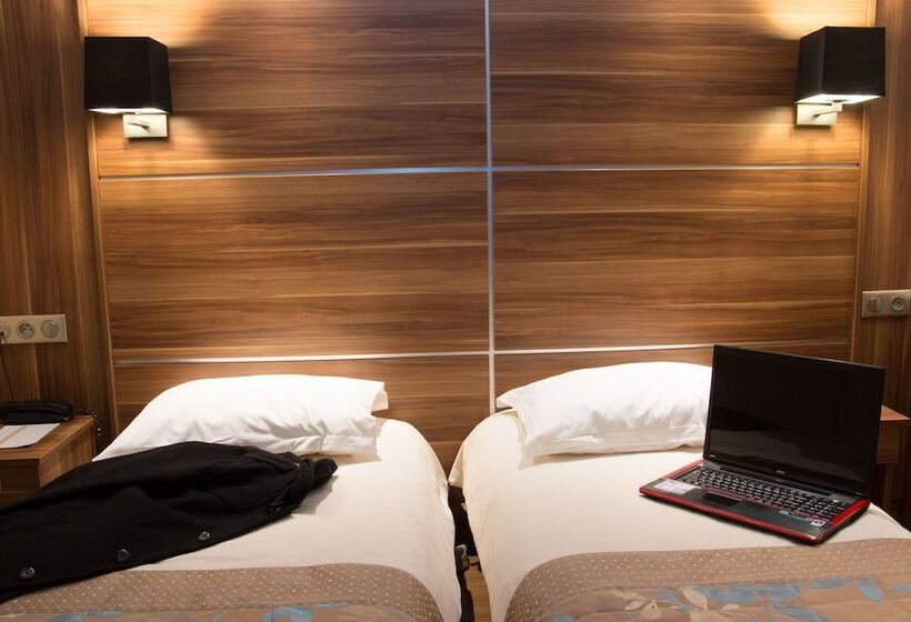 标准间, Novel Restaurant La Mamma