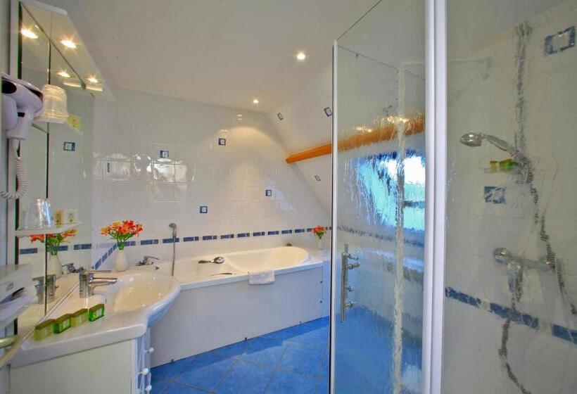 חדר דלוקס לארבעה, Restaurant Laborderie