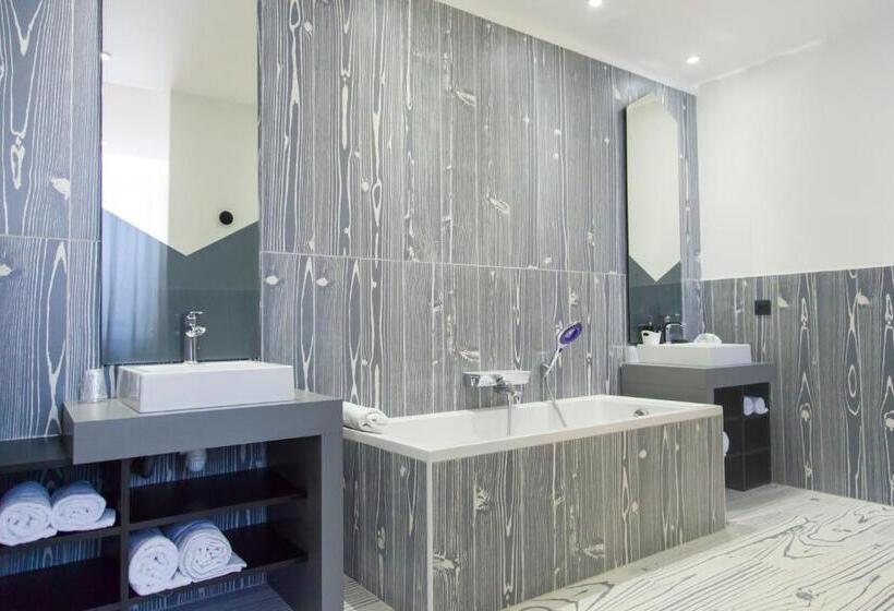 חדר משפחתי, The Originals Boutique, Hôtel Le Lion, Clermontferrand