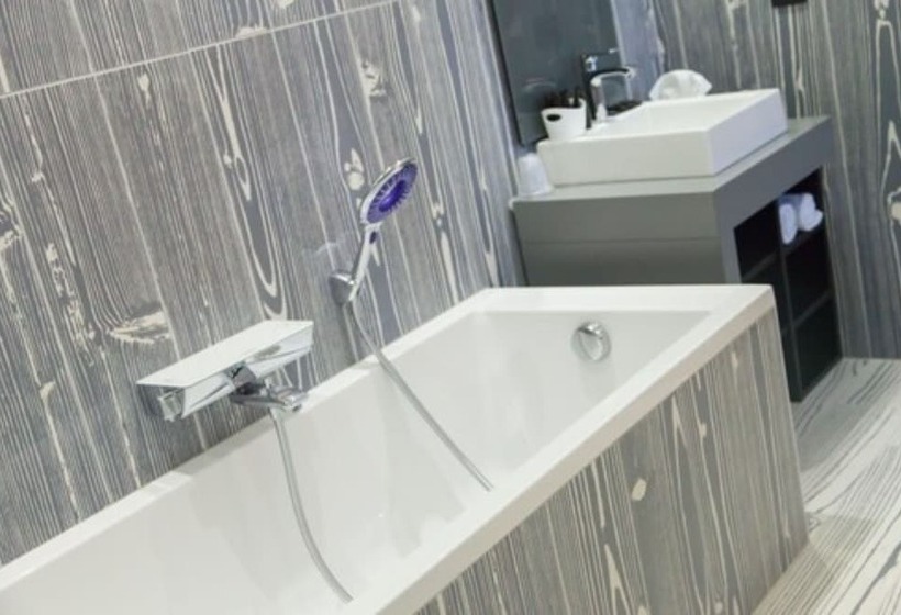 חדר משפחתי, The Originals Boutique, Hôtel Le Lion, Clermontferrand