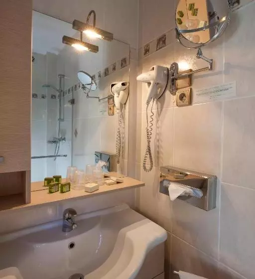 اتاق استاندارد با بالکن, Logis Hostellerie Motel Au Bois Le Sire