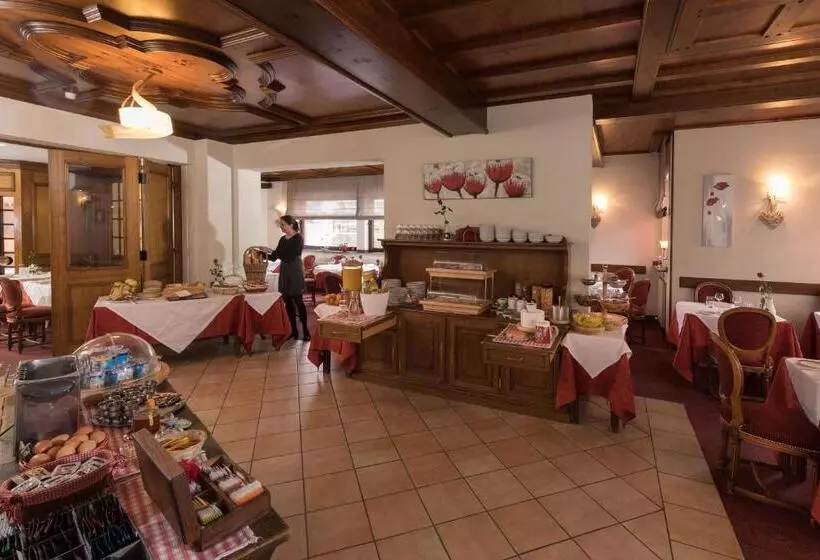 اتاق استاندارد با بالکن, Logis Hostellerie Motel Au Bois Le Sire