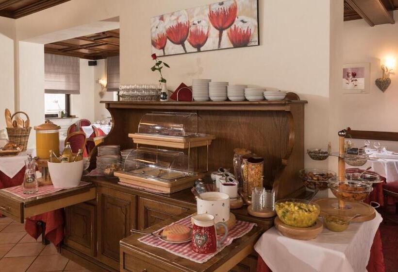 Номер Стандарт с Балконом, Logis Hostellerie Motel Au Bois Le Sire