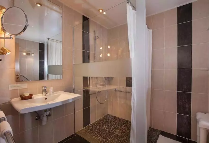 اتاق سوپریور سه تخته, Logis Hostellerie Motel Au Bois Le Sire