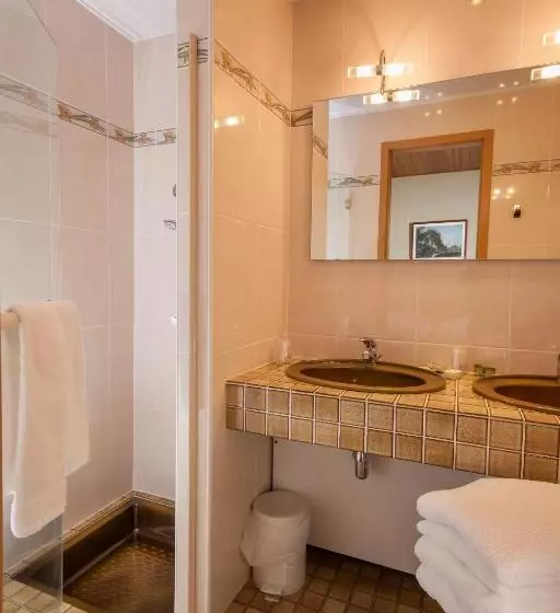 اتاق سوپریور سه تخته, Logis Hostellerie Motel Au Bois Le Sire