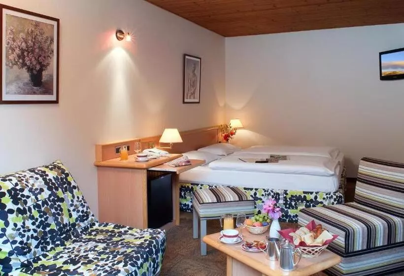 اتاق سوپریور سه تخته, Logis Hostellerie Motel Au Bois Le Sire