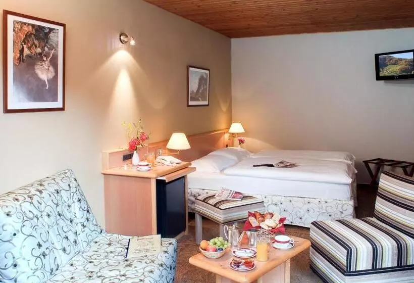 اتاق سوپریور سه تخته, Logis Hostellerie Motel Au Bois Le Sire