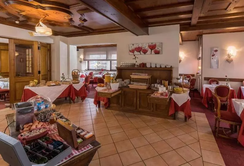اتاق استاندارد سه نفره, Logis Hostellerie Motel Au Bois Le Sire