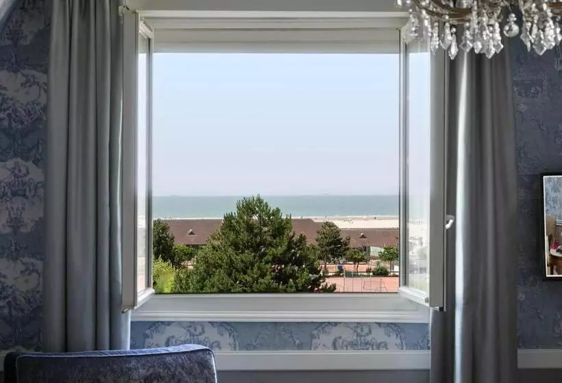 Suite Deluxe Vue Mer, Barriere Le Normandy