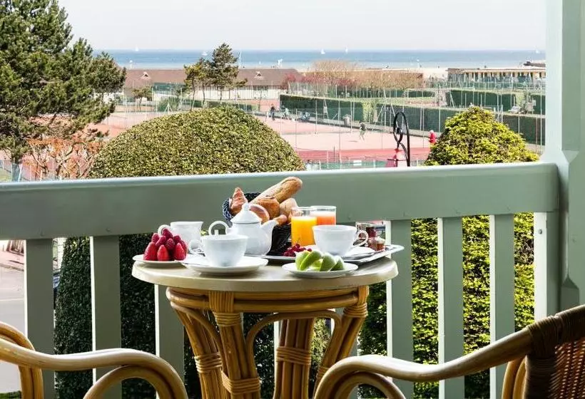 Suite Deluxe Vue Mer, Barriere Le Normandy