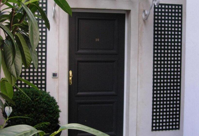 جناح جونيور عائلى, De La Jatte