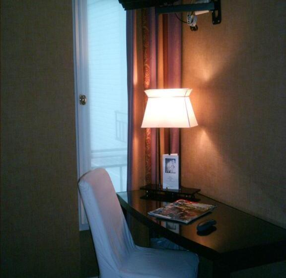 غرفة تنفيذية, De La Jatte