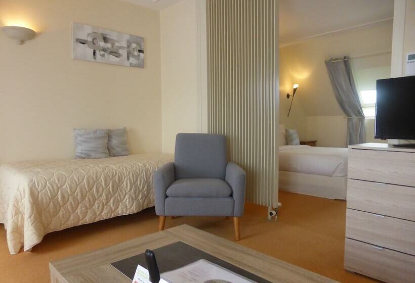 סוויטת ג'וניור, Logis   Hostellerie & Restaurant Saint Louis