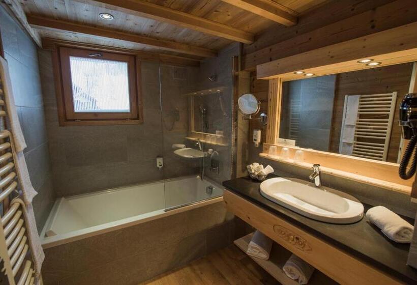 اتاق خانوادگی, Hôtel & Chalets Le Samovar