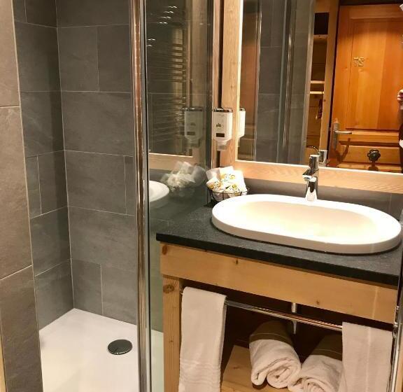 اتاق خانوادگی, Hôtel & Chalets Le Samovar