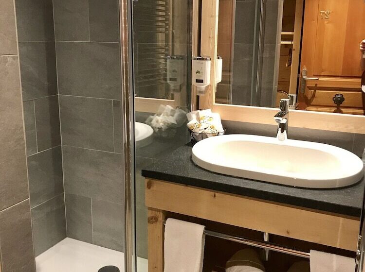 سوییت خانوادگی, Hôtel & Chalets Le Samovar