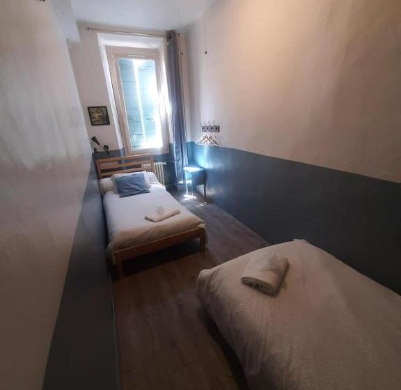 Семейный Номер, Hôtel Saint Florent