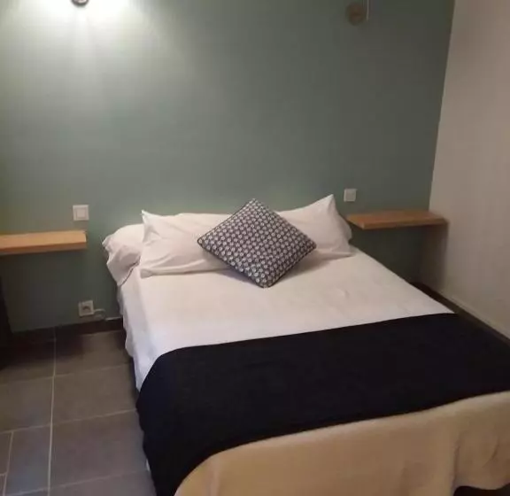 اتاق اکونومی, Hôtel Saint Florent