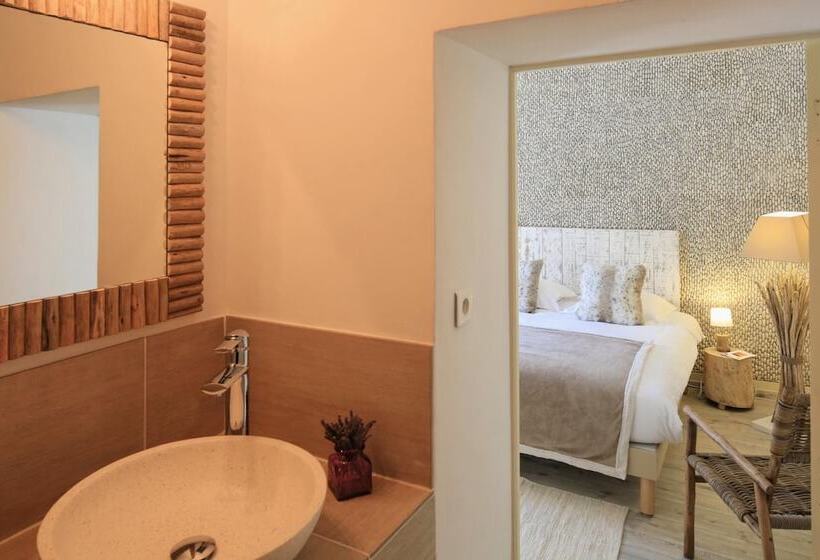 غرفة قياسية, La Regalido