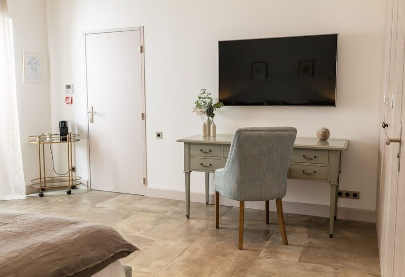 غرفة سوبيريور, La Regalido