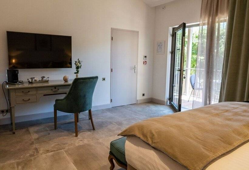 غرفة سوبيريور, La Regalido