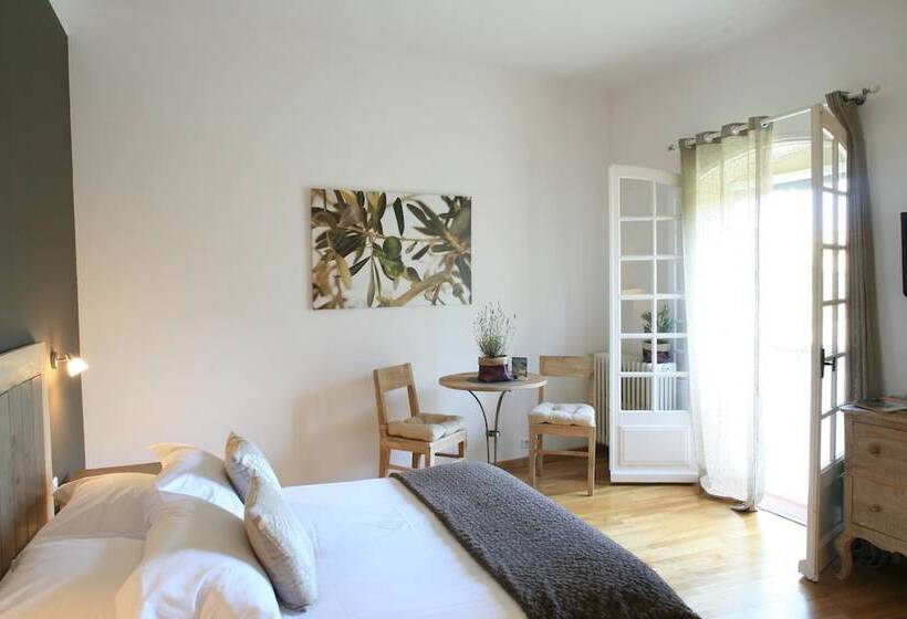 غرفة سوبيريور, La Regalido