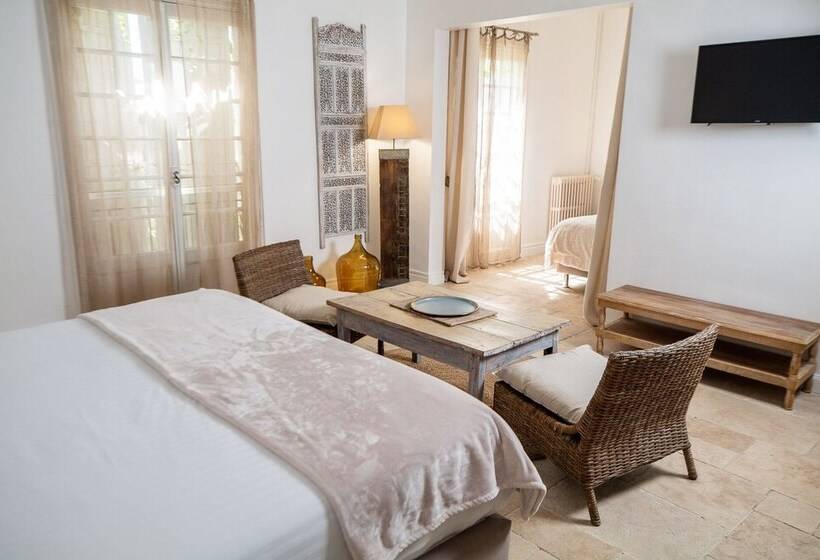 غرفة قياسية ثلاثية, La Regalido